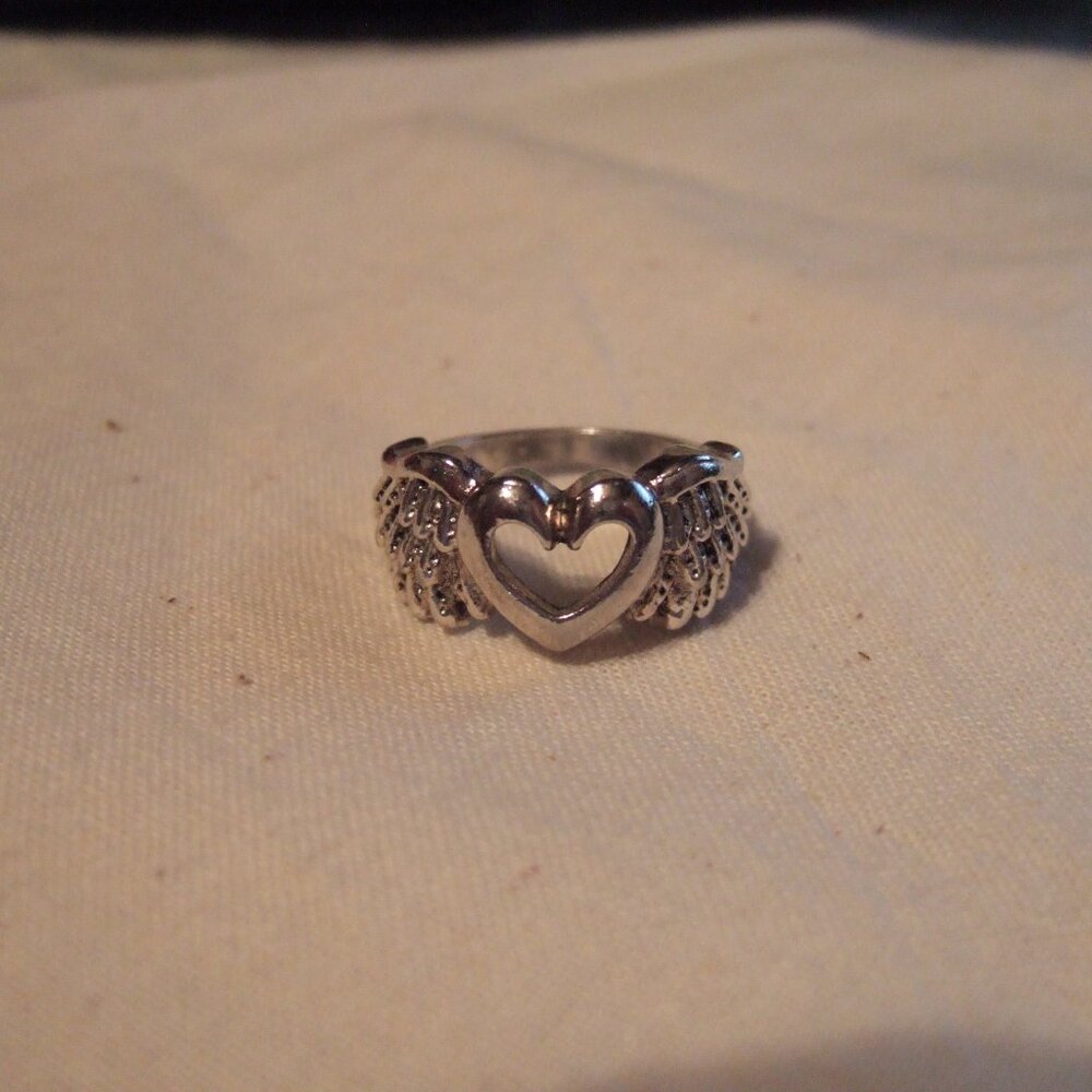 HEART WINGED RING